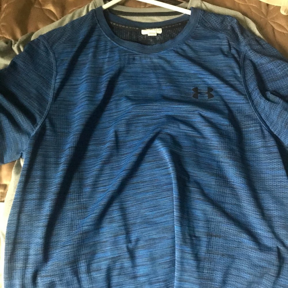 Under Armour athletic shirt (blue - M)